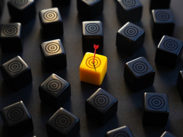 yellow target in middle of dark targets